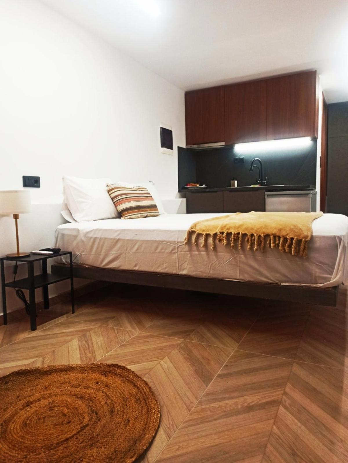 Down Town Luxurious Apartments 7 อเล็กซานโดรโพลิส ภายนอก รูปภาพ