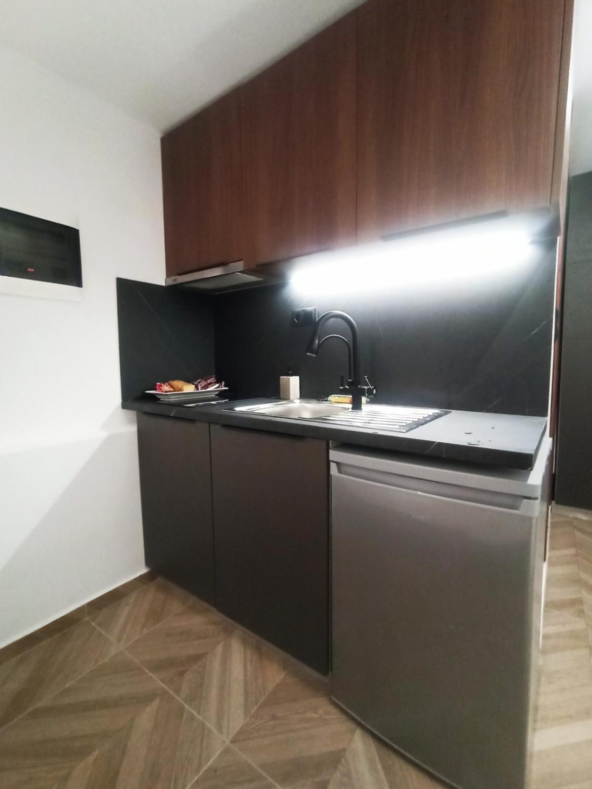 Down Town Luxurious Apartments 7 อเล็กซานโดรโพลิส ภายนอก รูปภาพ