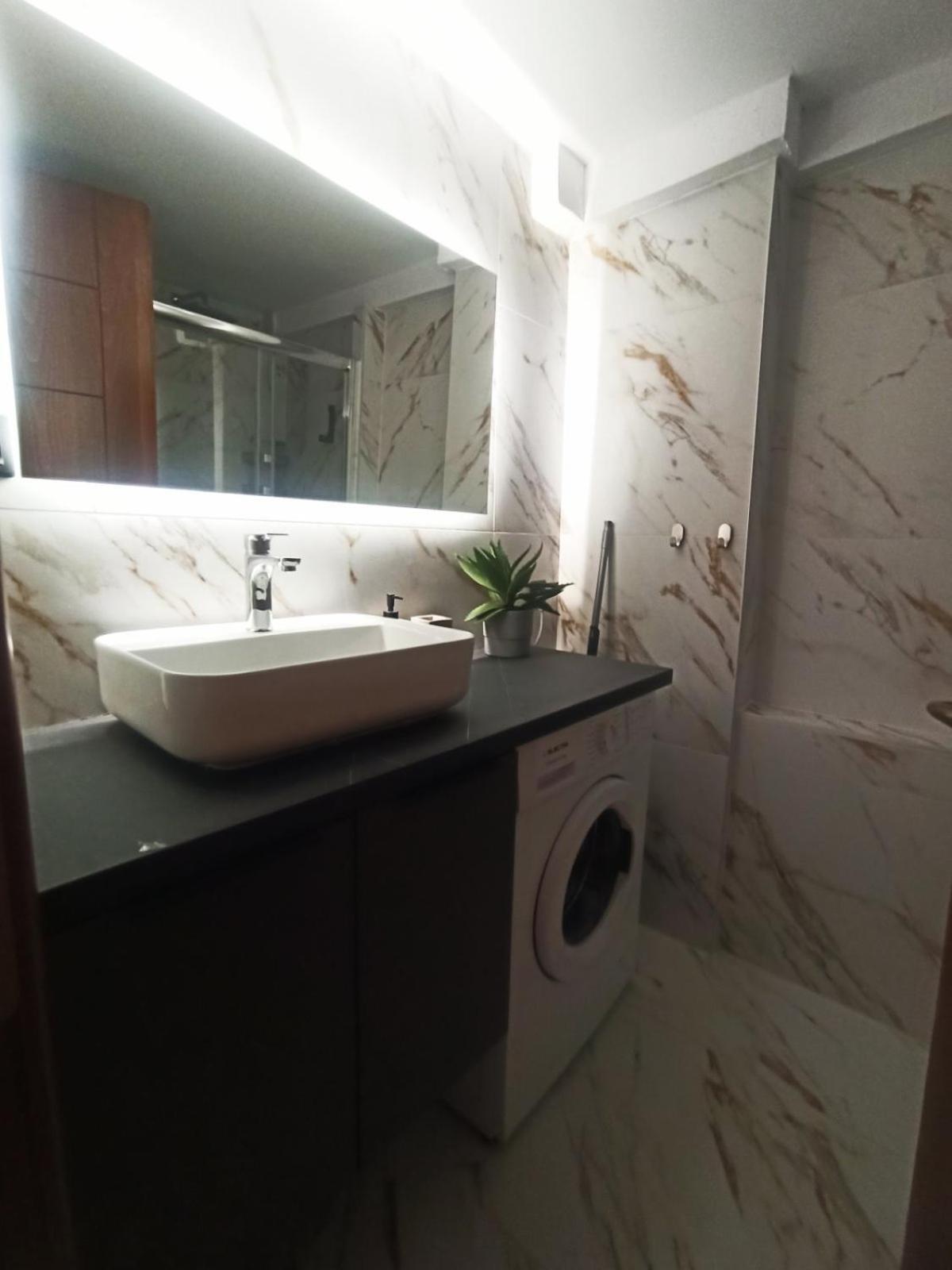 Down Town Luxurious Apartments 7 อเล็กซานโดรโพลิส ภายนอก รูปภาพ