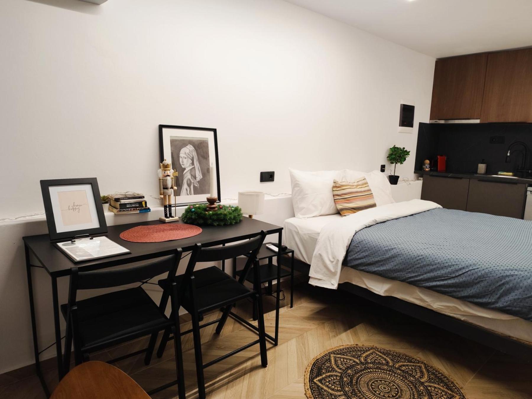 Down Town Luxurious Apartments 7 อเล็กซานโดรโพลิส ภายนอก รูปภาพ